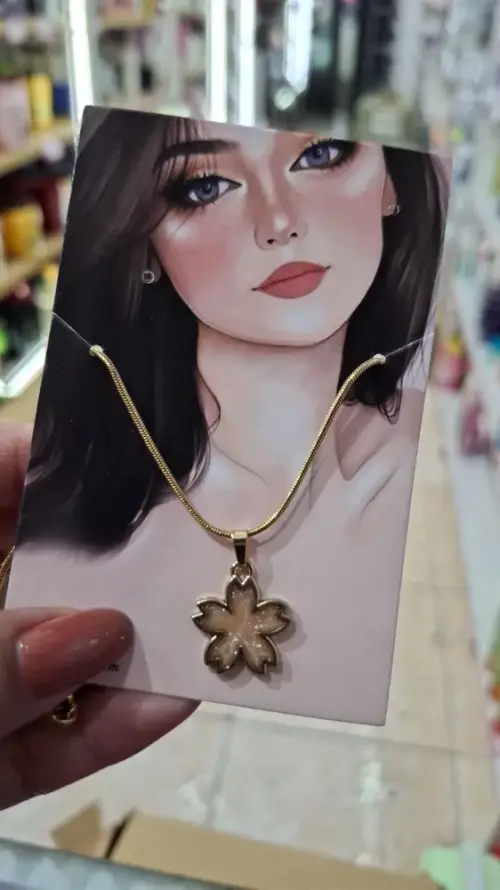 collar flor dorado