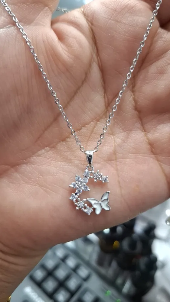 collar mariposa