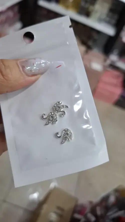 decoración para uñas en relieves