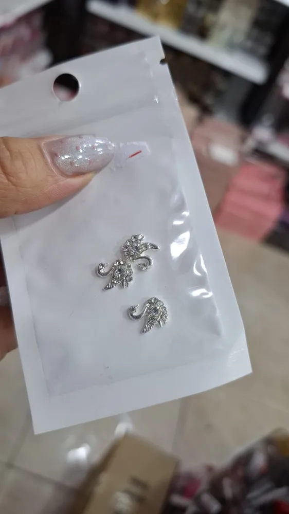 decoración para uñas en relieves