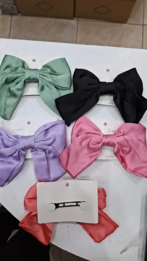 moñas con broche